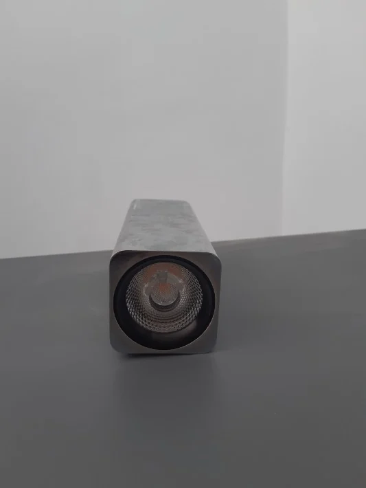 Spot lumineux en gris — Réf. DST196
