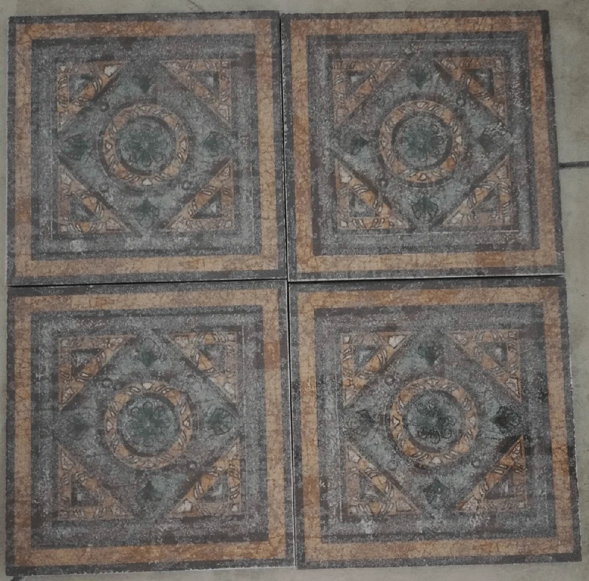 Lots de 4 pièces Faïence Vives 20 x 20 cm — Réf. DST077